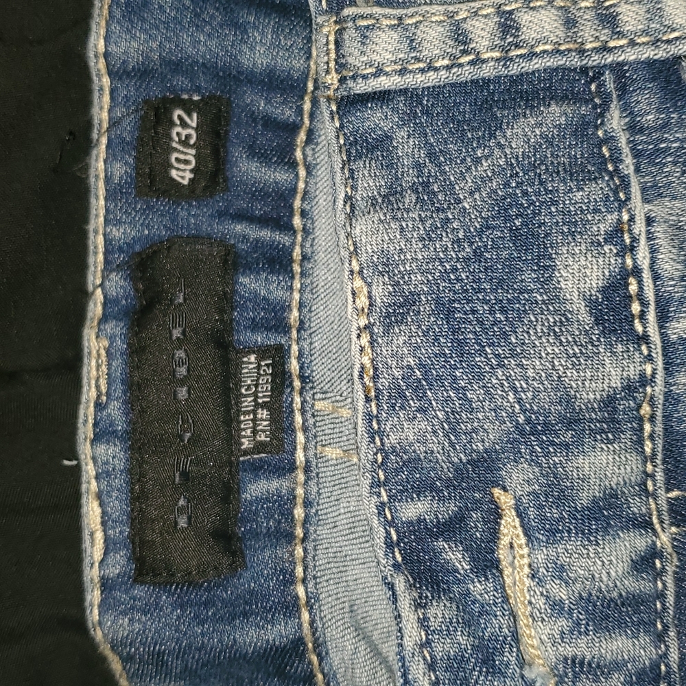 Jeans - Picture 2 of 3